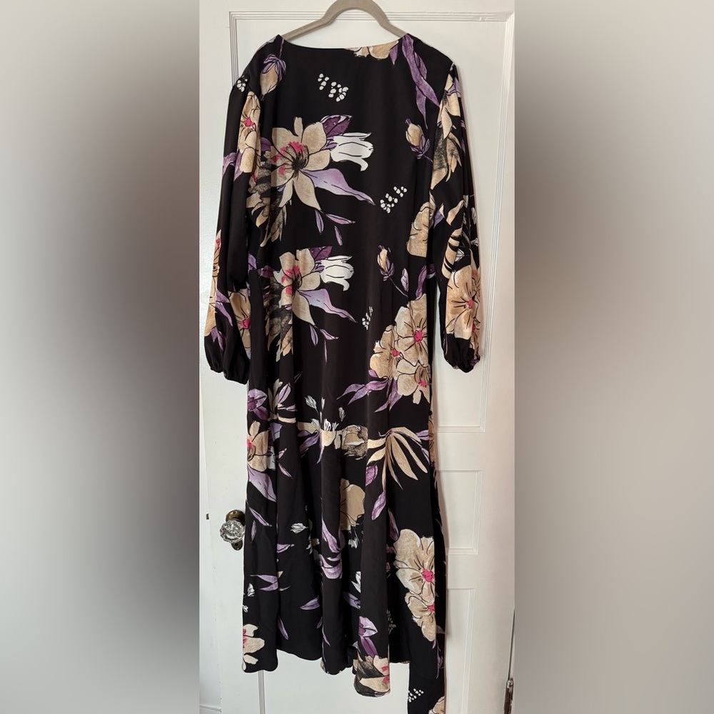 Black Floral V-Neck Maxi Dress - Picture 8 of 8